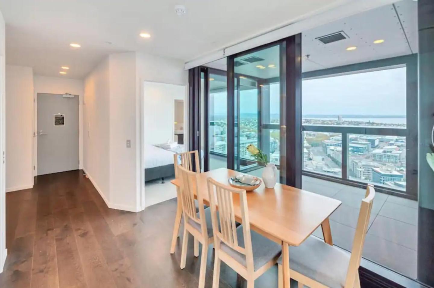 Top Floor Harbour View And Skytower View Apartment In Cbd Auckland Exterior photo